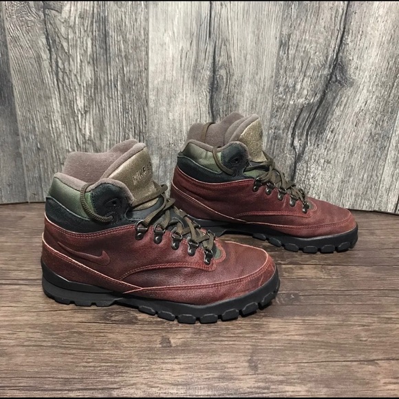 nike vintage hiking boots